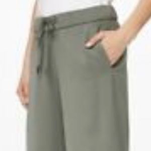 Lululemon On The Fly 7/8 pants olive green 10